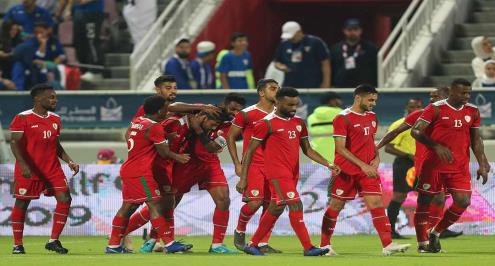 عمان تواصل التفوق على الكويت وتتصدر مجموعتها بكأس الخليج